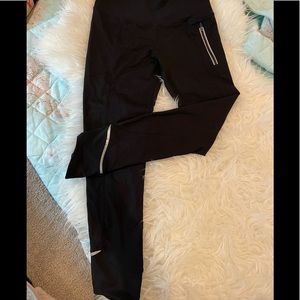 Yoga pants with side pockets